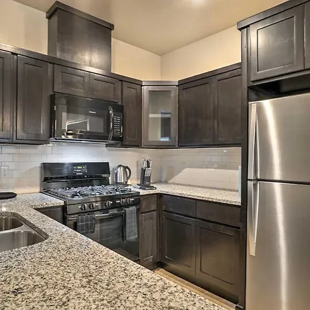 Spacious El Paso Apt, 6 Mi To Downtown!